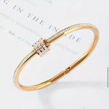 Loop lustre bracelet