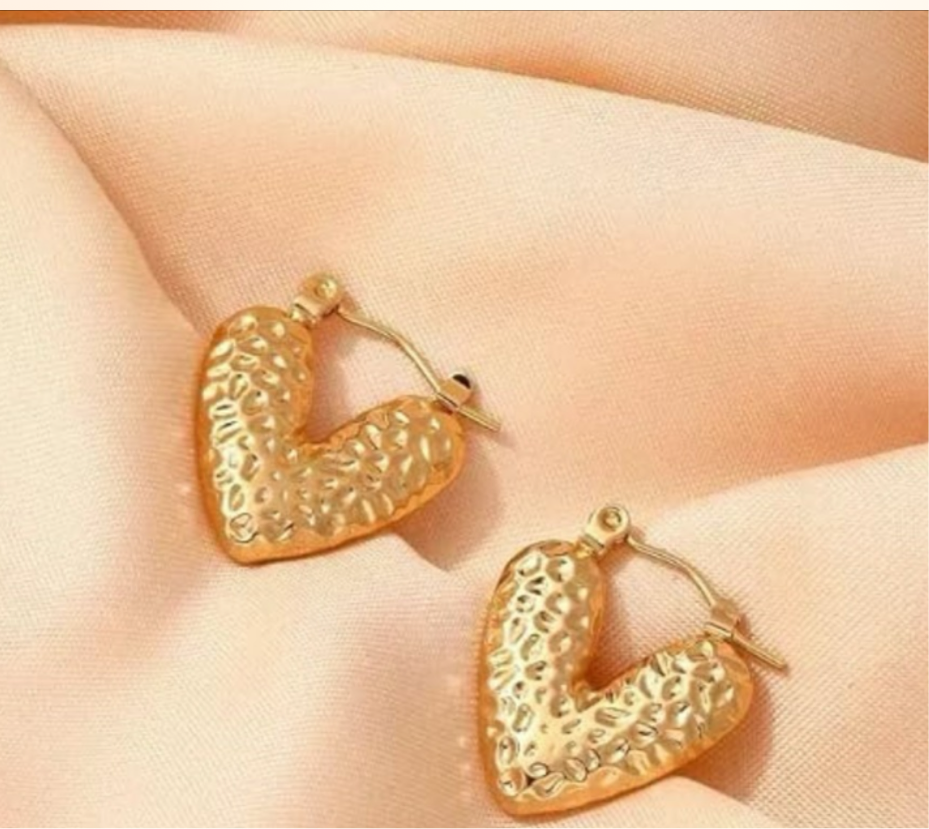 Minimal textured heart earrings