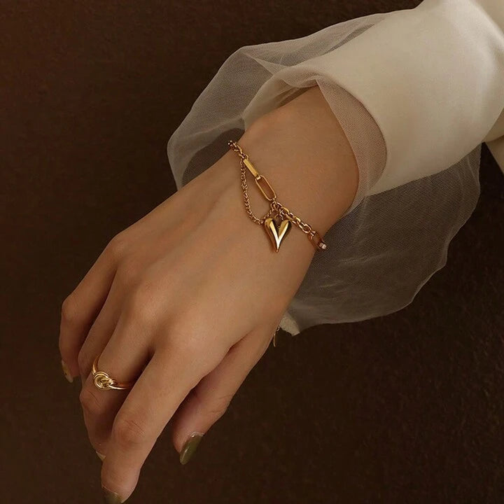 Minimal heart charm bracelet