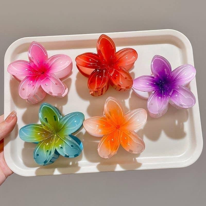 Bloom hair claw clip - Small Size (random colour)