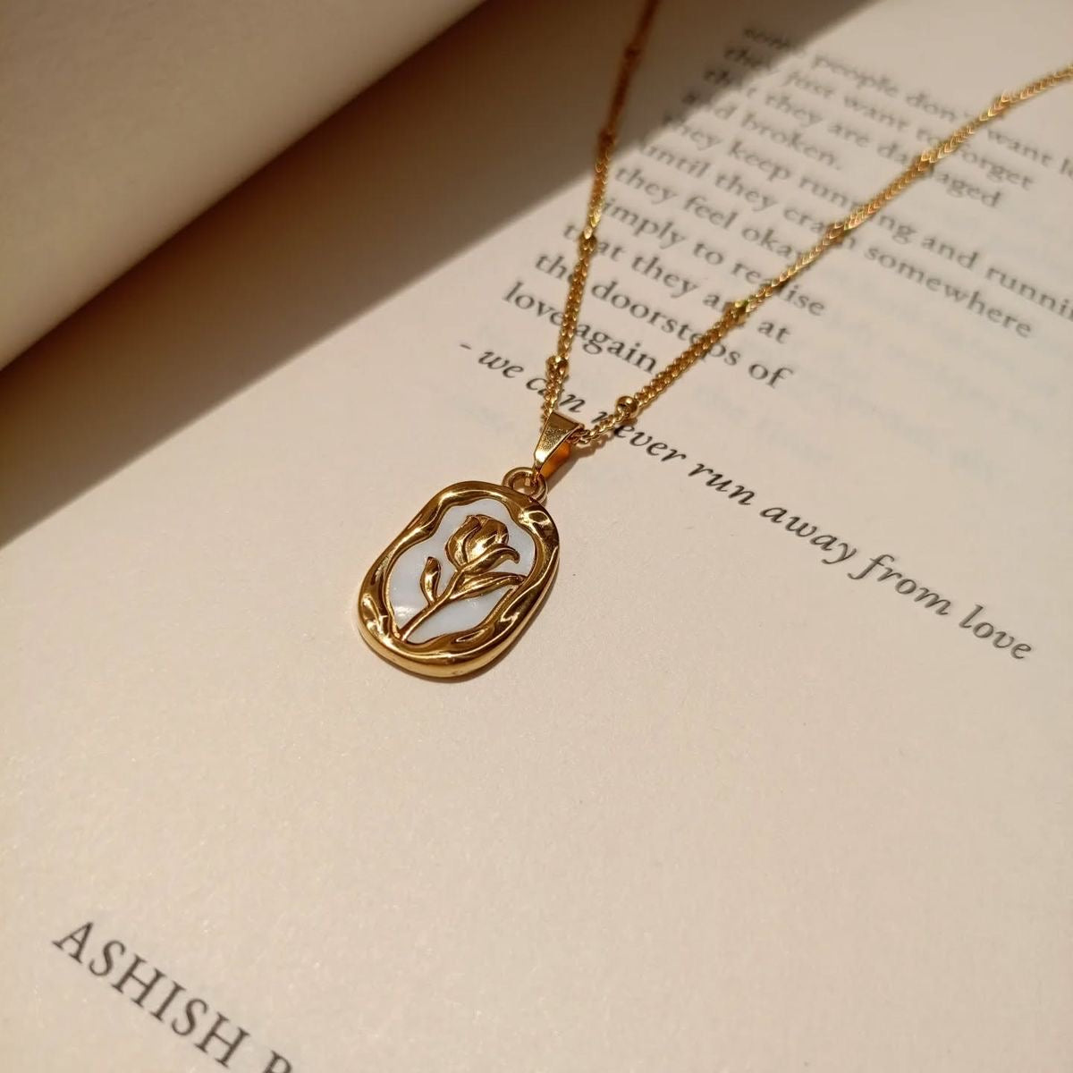 White tulip necklace