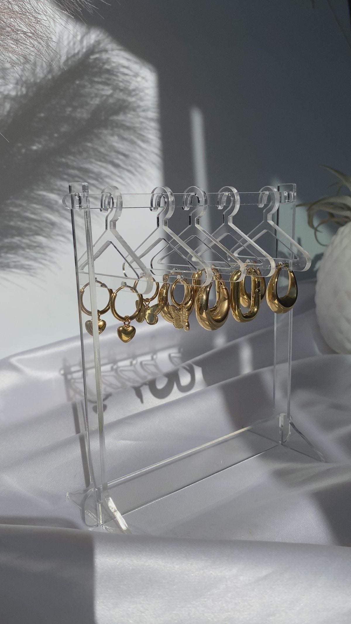 Tiny trinket display