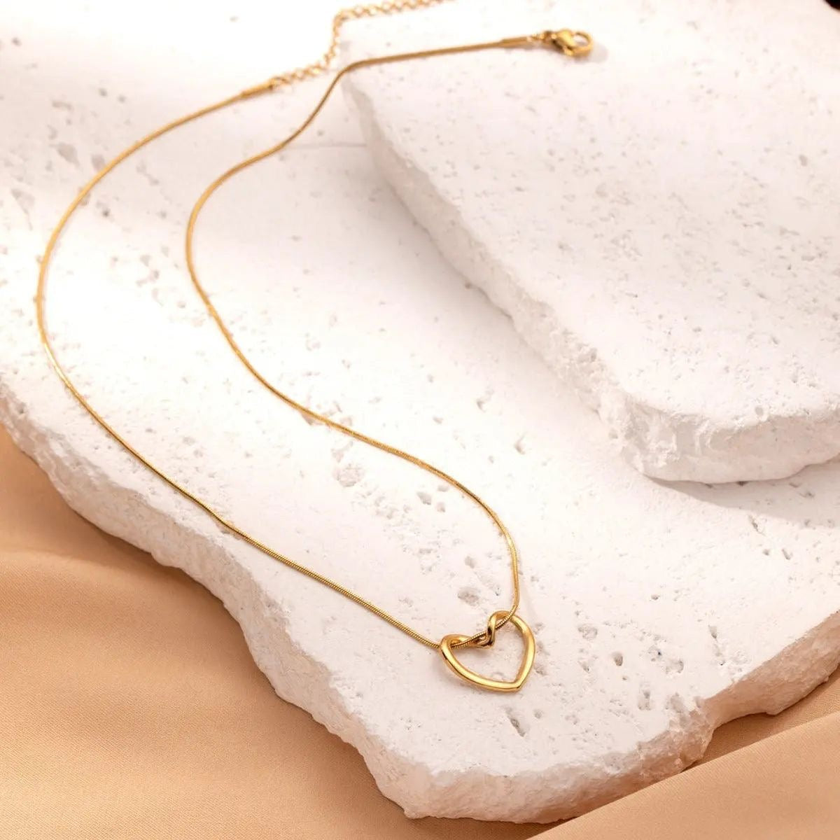 Minimal hollow heart chain