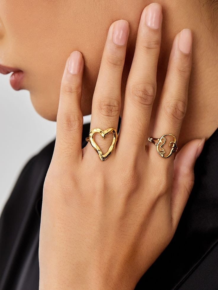 Minimal heart ring (adjustable)